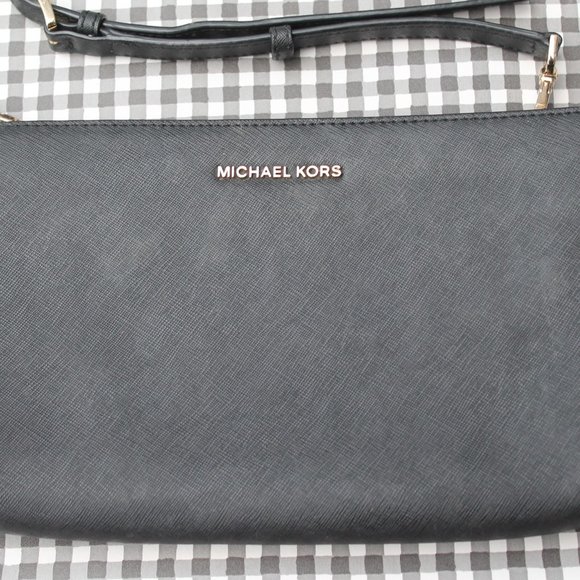 Michael Kors black purse / Jet Set Travel Crossbody - Picture 5 of 11